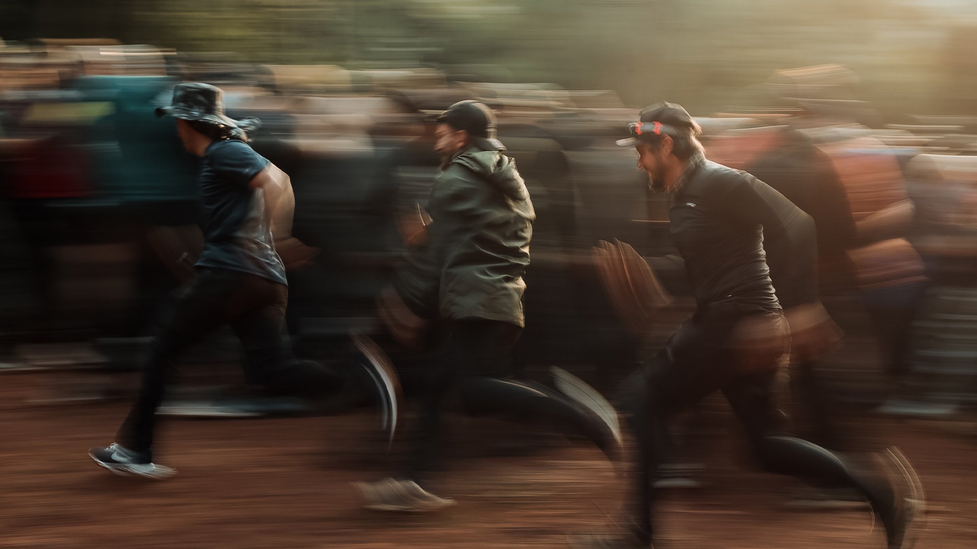 Hombres corriendo en el reto
